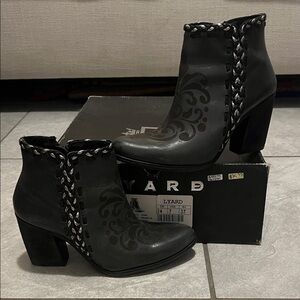 Lyard Black Western Ankle Boots Size 7 Braided Detail Heeled Booties